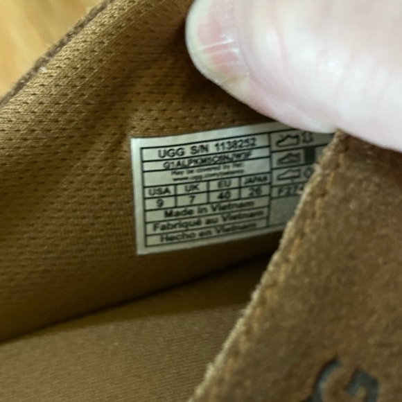 UGG Goldenstar Tan Women's Slip-On Clogs - Picture 4 of 10